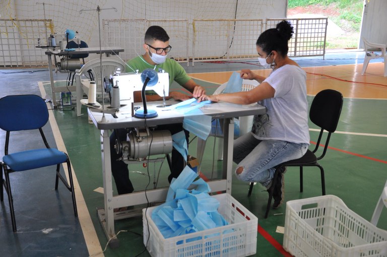 Campus São João Evangelista inicia produção de 100 mil máscaras para doação