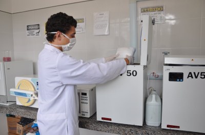 Quando as máscaras ficam prontas, passam pelo processo de embalagem e esterilização.
