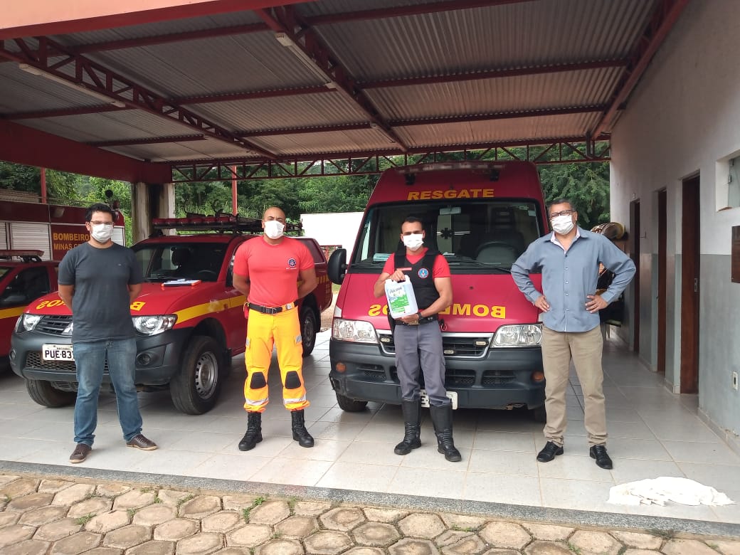 Unidade do Copro de Bombeiros de São João Evangelista recebe entrega de álcool 70%
