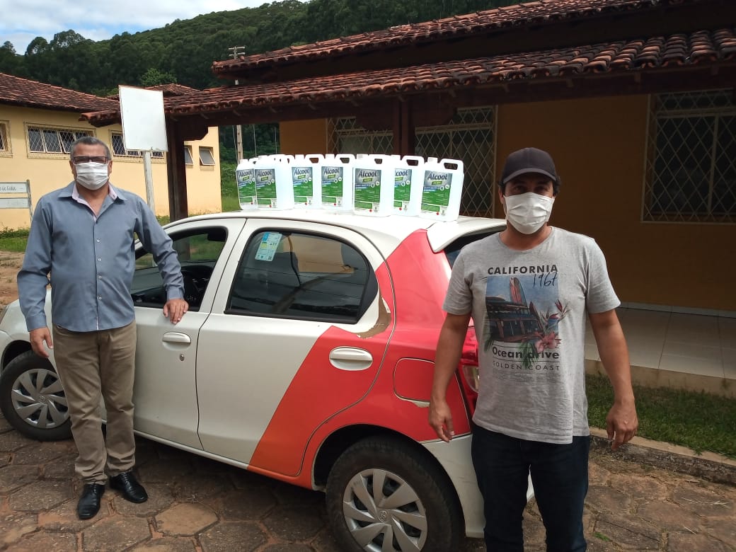 Secretarias Municipal de Saúde de Guanhães recebe entrega de álcool 70%