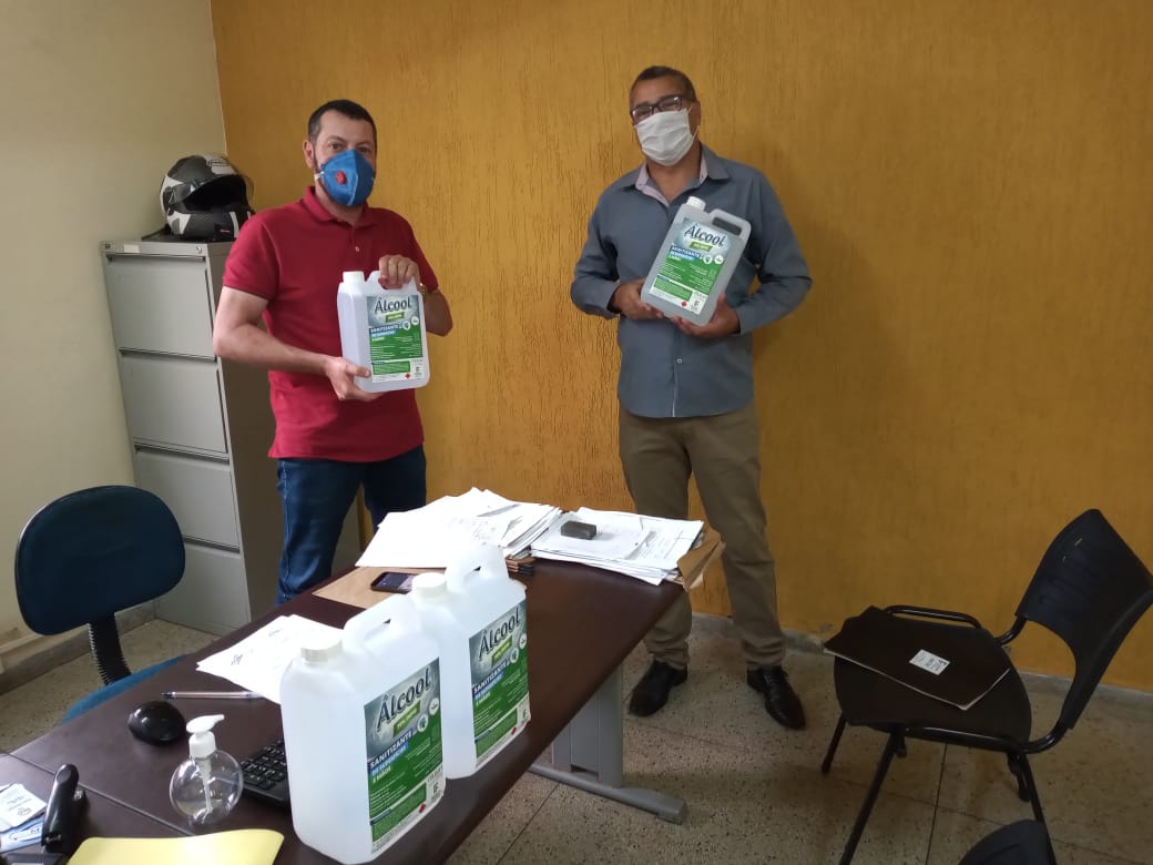 Hospital Municipal de São João Evangelista recebe entrega de álcool 70%