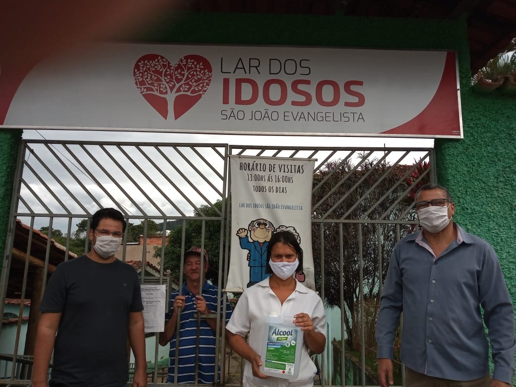 Lar dos Idosos de São João Evangelista recebe entrega de álcool 70%