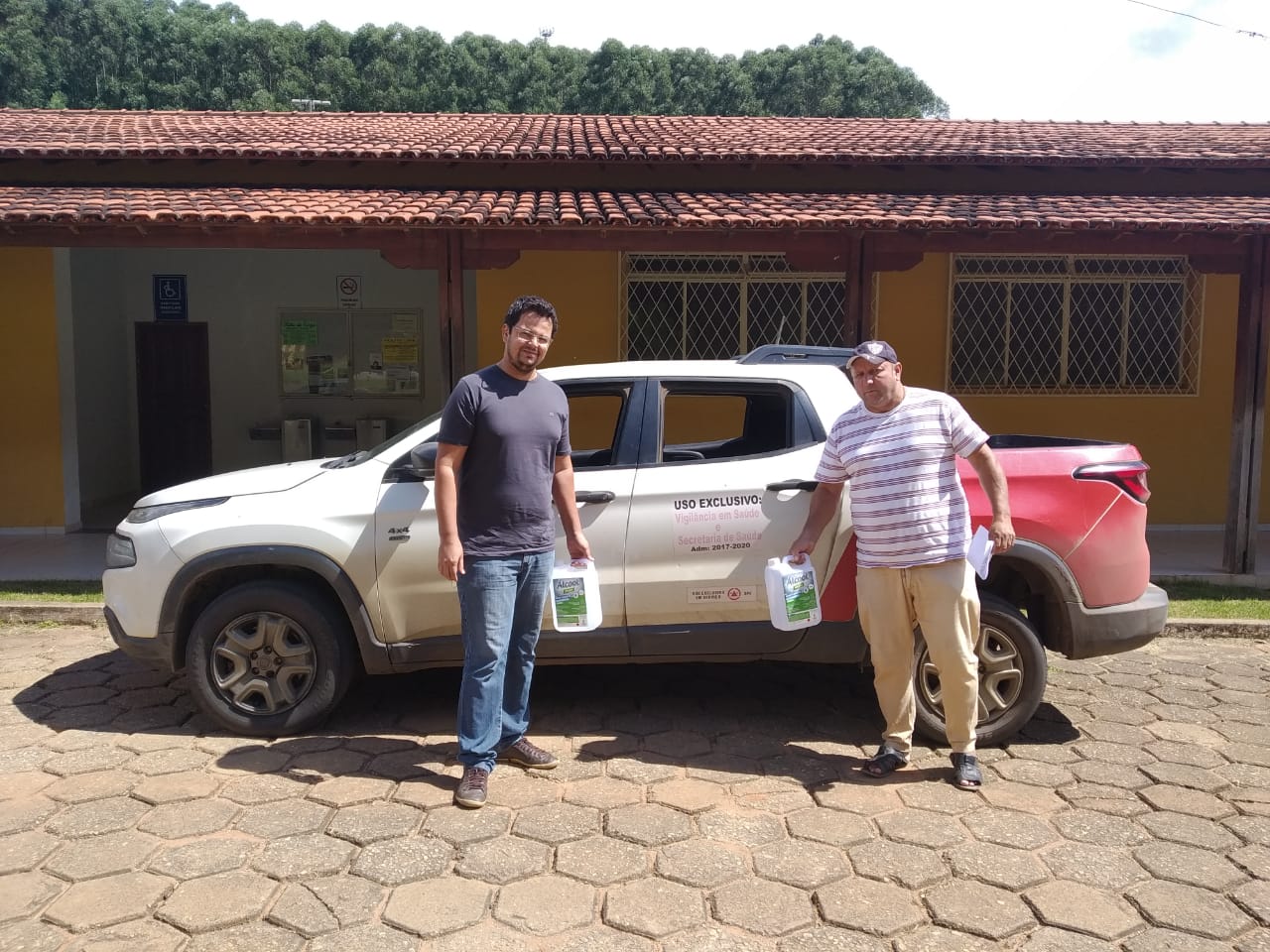 Secretarias Municipal de Saúde de São José do Jacuri recebe entrega de álcool 70%