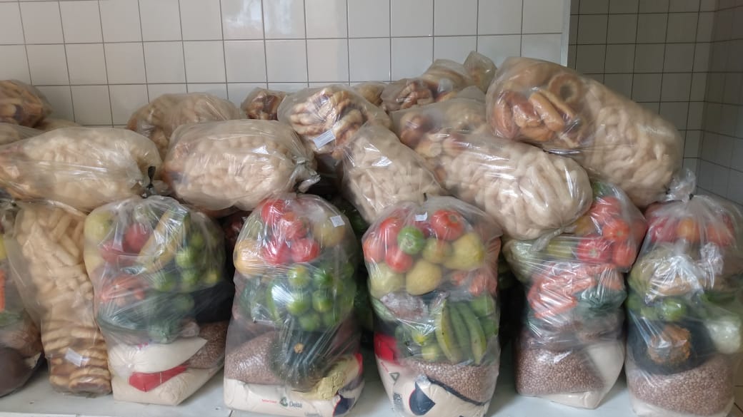 kits de alimentos do PNAE preparados para entrega