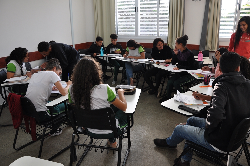 Alunos do campus realizando a prova da OIMSF